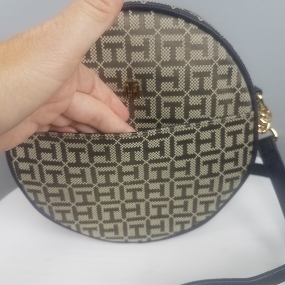NWT Tommy Hilfiger Round Crossbody Purse - Picture 8 of 8